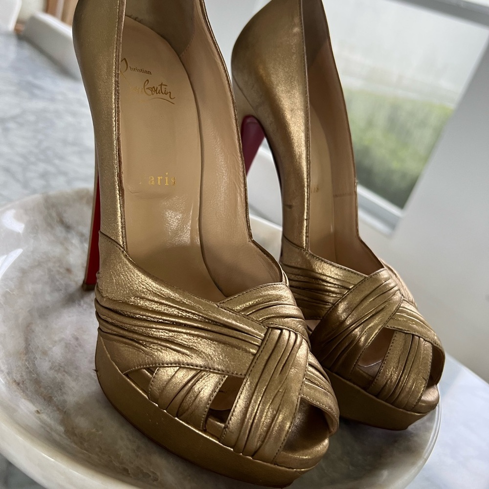 Christian Louboutin Gold Lady Peep 150